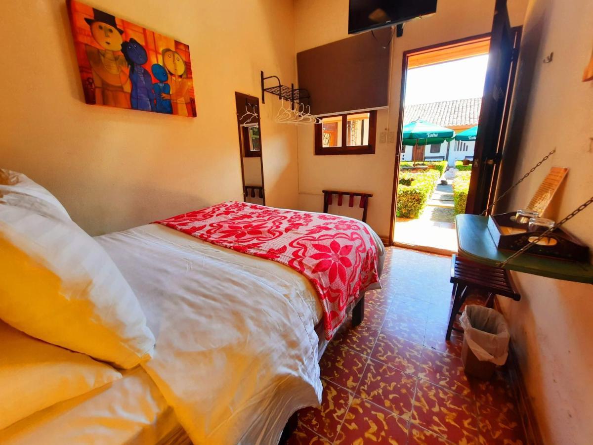 Hotel La Posada Del Doctor เลออน ภายนอก รูปภาพ