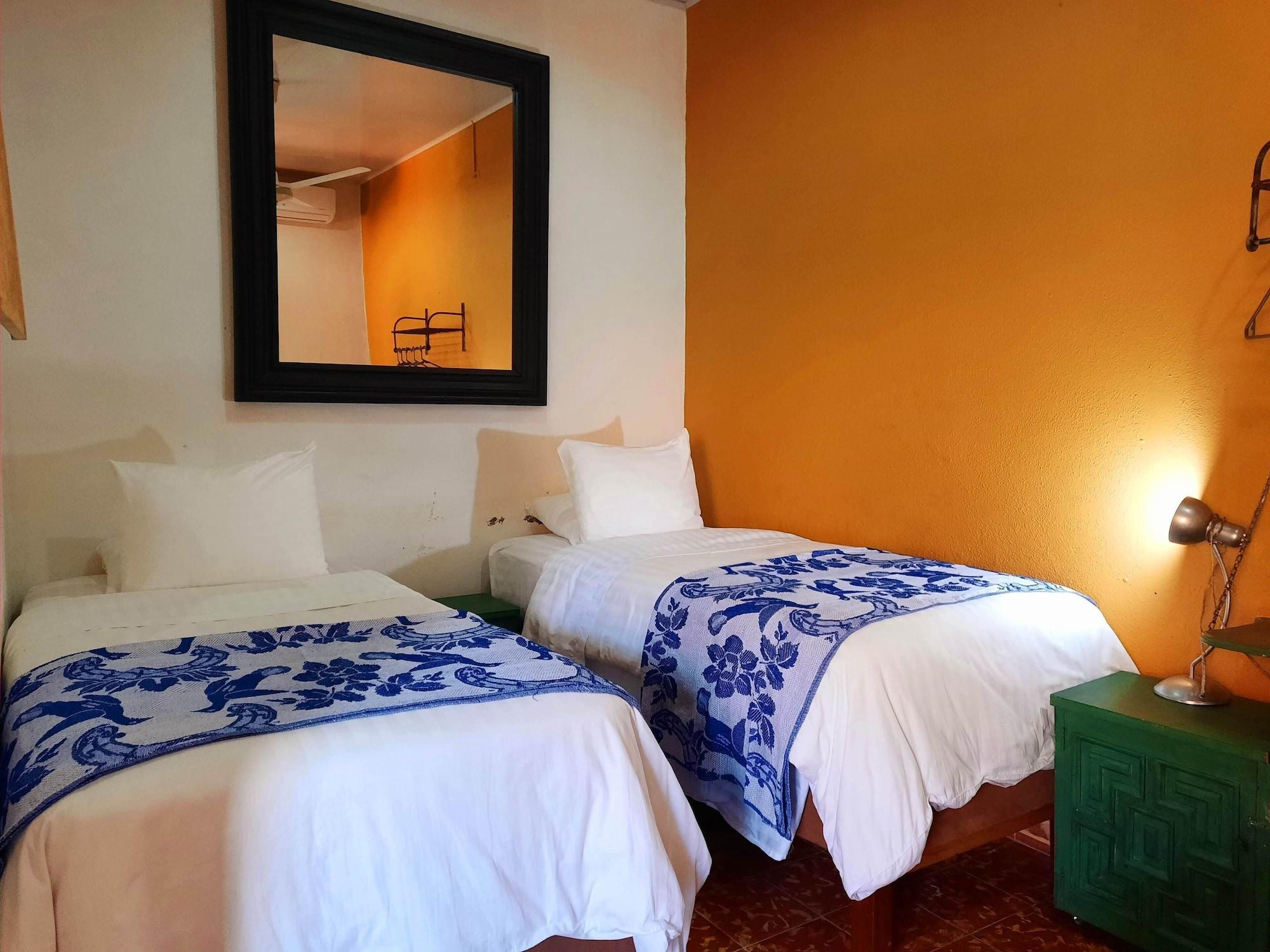 Hotel La Posada Del Doctor เลออน ภายนอก รูปภาพ