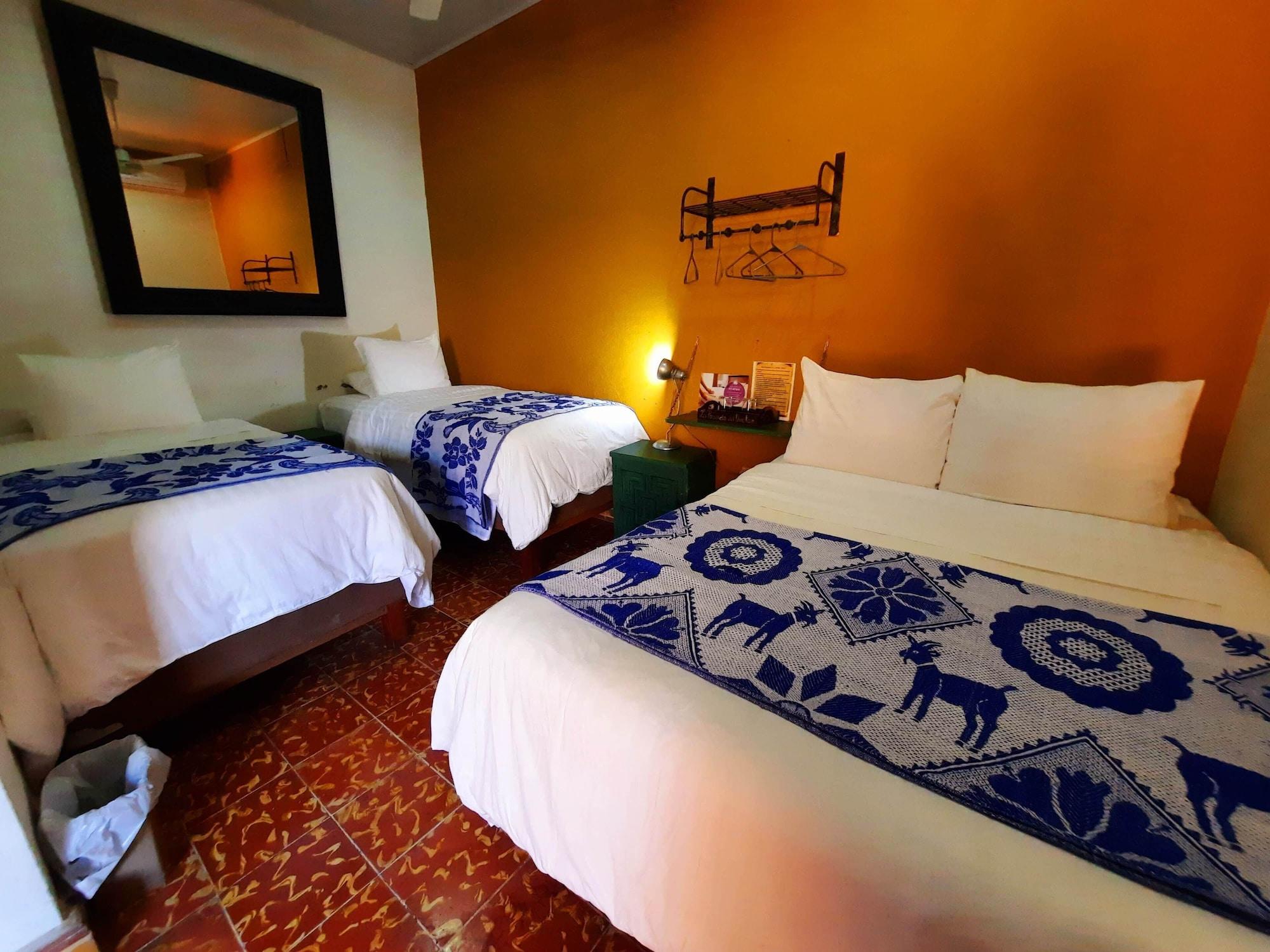 Hotel La Posada Del Doctor เลออน ภายนอก รูปภาพ